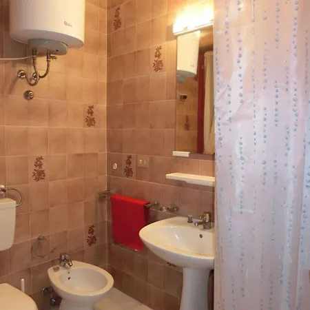 Intimate Coastline With Swimming Pool Appartamento Bibione