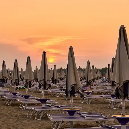 Intimate Coastline With Swimming Pool Apartment Bibione