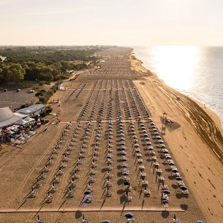 Intimate Coastline With Swimming Pool Apartment Bibione
